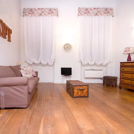 Charming Santa Croce Loft-3